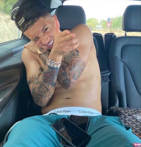 Jadon Sancho Aesthetic, Sancho Tattoo, Imagine Stories, Rainbow Wallpaper Iphone, Ayo And Teo, Jadon Sancho, Football Players Images, Central Cee, English Football