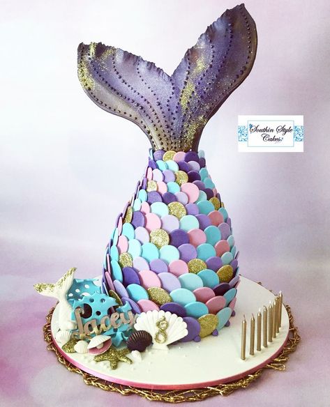 Mermaid Tail Cake, Mermaid Birthday Cake, Chocolate Pinata, Ariel Cake, Mermaid Statue, Cake Designs For Girl, Ocean Cakes, Twins Cake, Mermaid Birthday Cakes