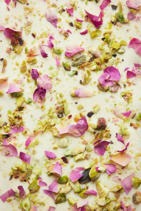 Water Ice Cream, Rose And Pistachio, Rose Petal Cake, Passion Fruit Ice Cream, Rose Pistachio, Pistachio Rose, Ice Cream Inspiration, Fresh Drink, Roasted Figs