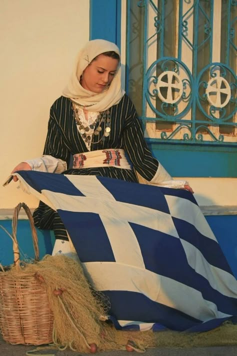 Greece Traditional Clothing, Traditional Greek Clothing, Greek Traditional Dress, Greek Dancing, Greece Culture, Greek Soldier, Greece Flag, Greek Costume, Greek Flag