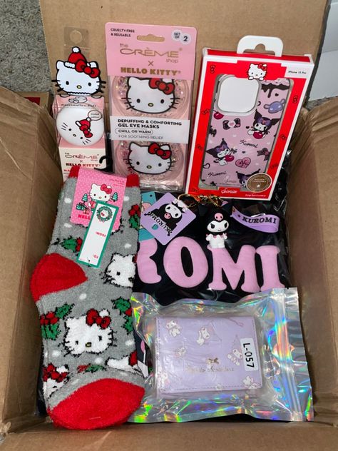 Hello Kitty Gift Box Ideas, Cheap Valentines Day Ideas, Pink Gift Basket, Hello Kitty Gifts, Hello Kitty Shoes, Hello Kitty Jewelry, Hello Kitty Crafts, Cheap Christmas Gifts, Flower Gift Ideas