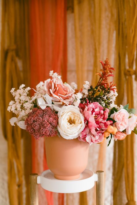 Diy dyed cheesecloth Backdrop 020 Diy Dye, Ribbon Bouquet, Organic Wedding, Diy Backdrop, Wedding Palette, Flower Arrangements Diy, Diy Wedding Favors, Bougainvillea, Diy Bouquet