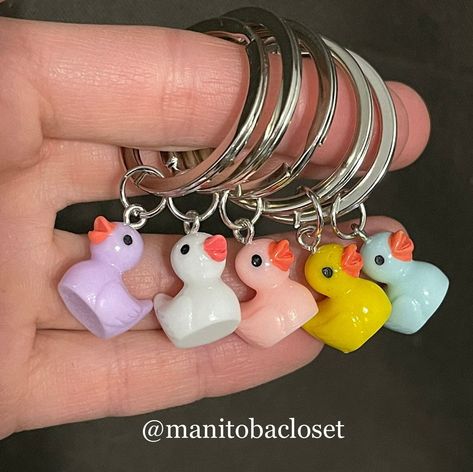 Keychain Diy Easy, Shrinky Dink Keychain, Duck Keychain, Ducky Duck, Duck Crafts, Funny Keychain, Duck Gifts, Surf Jewelry, Cute Polymer Clay