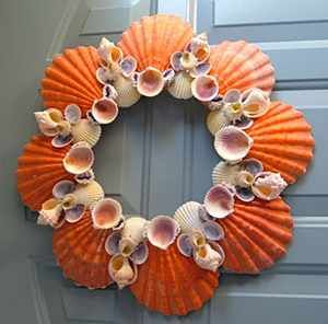 Ocean Lions, Seashell Wreath / Seashell Wreaths / Shell Decor™ > Beautiful, decorated Sea Shell and Seashell Mirrors. Seashell Wreaths, Lions Paw, Seashell Mirror, Seashell Projects, Seashell Wreath, Art Coquillage, Shell Wreath, Cheap Ideas, Shells Diy