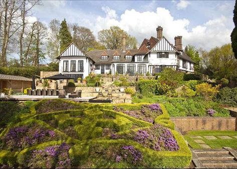 On the market: Kenwood Mansion on the St George’s Hill Estate, Weybridge, Surrey – the former home of John Lennon Surrey England, England Homes, Art Deco Home, Uk Homes, Country Bedroom, Free Standing Bath Tub, John Lennon, Country House, The Beatles