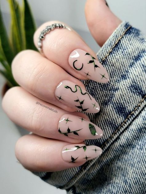 Press On Nails Nude, Horror Nails, Evil Eye Nails, Witch Nails, Witchy Nails, Green Nail Art, Hippie Nails, Nails Nude, Green Chrome