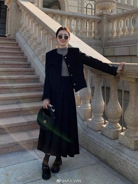 Korean Winter Outfits, Classy Skirts, Loafers Outfit, Modesty Outfits, Long Skirt Outfits, Winter Fashion Outfits Casual, Corporate Outfits, Neue Outfits, Classy Work Outfits