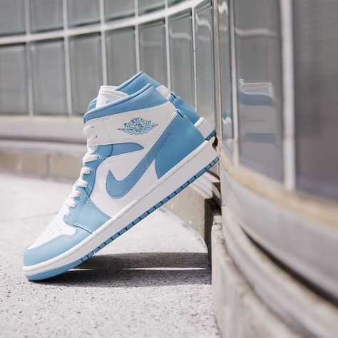 Air Jordan 1 Mid Unc, Jordan 1 Mid Unc, Air Jordan 1 Mid, Jordan 1 Mid, Hummel Sneaker, Casual Outfit, Jordan 1, Air Jordans, Jordan