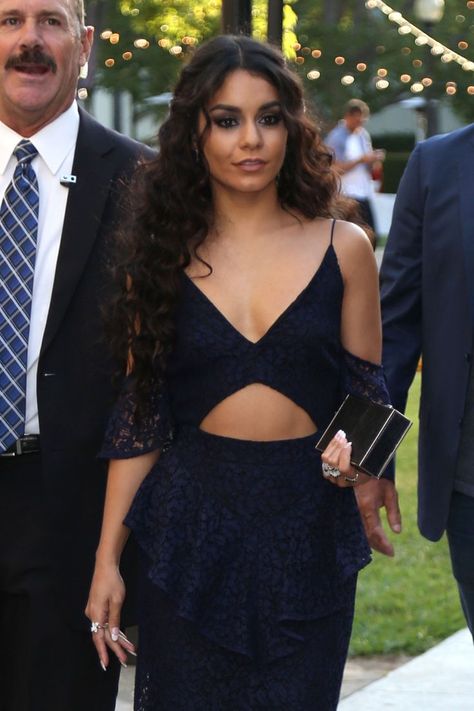 Vanessa Hudgens Hair, Estilo Vanessa Hudgens, Curly Bridal Hair, Vanessa Hudgens Style, Curly Wedding Hair, Natural Curls Hairstyles, Curly Hair Inspiration, Vanessa Hudgens, Long Curly Hair