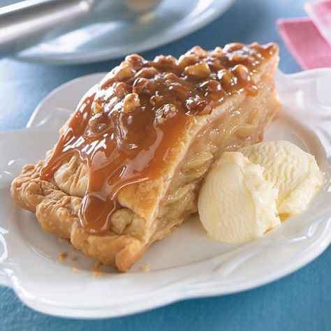 Upside-Down Caramel Apple Pie - The Pampered Chef® Caramel Cobbler, Pampered Chef Desserts, Chef Desserts, Pie Crust Shield, Deep Covered Baker, Deep Dish Pie, Thanksgiving Tips, Pampered Chef Recipes, Caramel Apple Pie