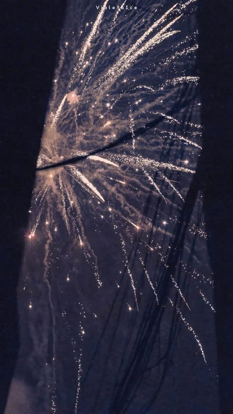 Fireworks Wallpaper Iphone, Cold Lighting, Winter Vibes Aesthetic, Otherworldly Aesthetic, Fireworks Aesthetic, Fireworks Night, Fireworks Photography, Aesthetic Winter, Winter Vibes