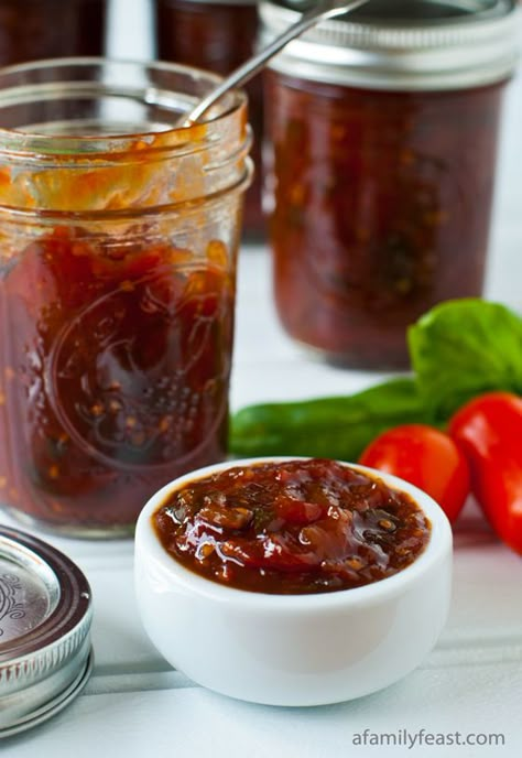 Homemade Tomato Jam - A delicious sweet and savory tomato jam recipe - perfect for using up summer garden tomatoes!  This is like a chunky gourmet ketchup - only so much better! Savory Tomato Jam, Tomato Jam Recipe, Garden Tomatoes, Canning Jam, Tomato Jam, Bacon Jam, Jam And Jelly, Family Feast, Jam Recipe