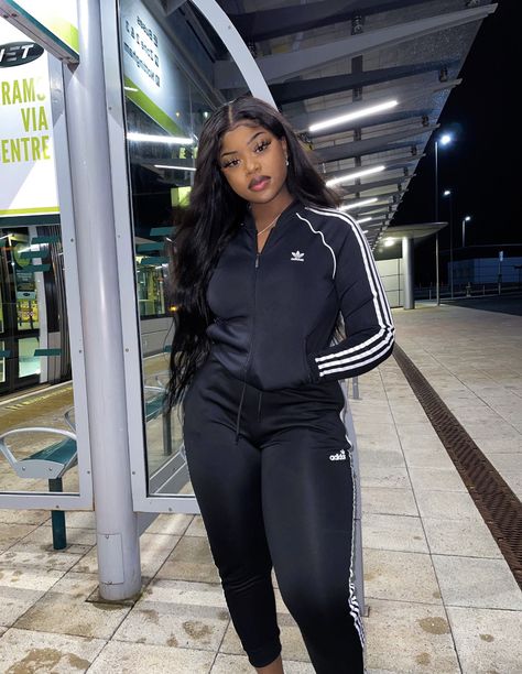 Matching Tracksuit Outfit, Jogging Adidas, Lacoste Tn, Uk Boys, Fit School, Drip Style, Track Suits Women, Matching Tracksuit, Gangsta Girl Style