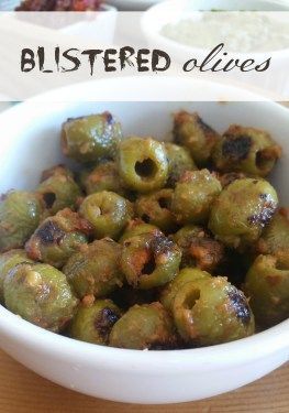 Blistered Olives, Packer Party, Salad Topping, Tapas Party, Olive Recipes, Salad Toppings, Snack Foods, God Mat, Green Olives