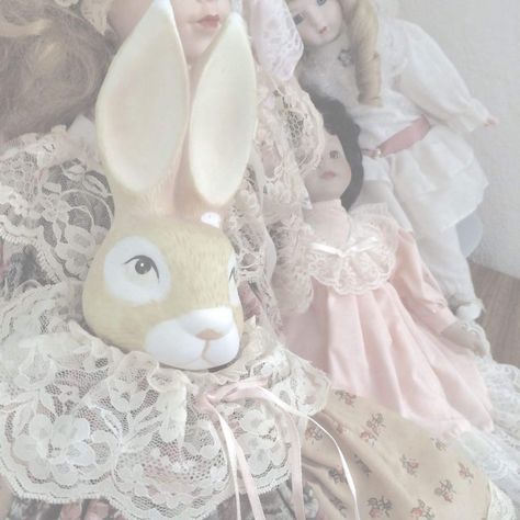 Doll Core Aesthetic, Porcelain Doll Aesthetic, Dolly Aesthetic, Creepy Cute Aesthetic, Angelic Aesthetic, Dollhouse Vintage, Ashley Young, Vintage Porcelain Dolls, Doll Aesthetic