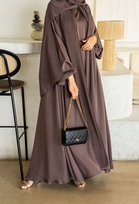 Yara – MODESQUE Brown Abaya, Mehndi Dress For Bride, New Hijab Style, Muslimah Fashion Casual, Abaya Outfit, Blouse Casual Fashion, Abaya Designs, Designer Dresses Casual, Muslimah Fashion