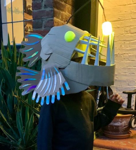 Leonardo Costume Turtles Diy, Angler Fish Costume Diy, Carboard Mask, Ocean Halloween Costumes, Angler Fish Costume, Cardboard Costume, Cardboard Mask, Dnd Crafts, Fish Costume