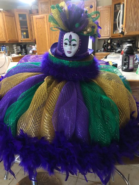 Mardi Gras Umbrella Ideas, Mardi Gras Umbrella Ideas Diy, Mardi Gras Umbrella, Mardi Gras Floats, Mardi Gras Diy, Mardi Gras Float, Wedding Umbrella, Mardi Gras Crafts, Mardi Gras Food