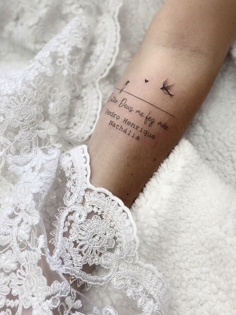 #motherhood #momlife #mothertattoo #inspirationtattoo #finelinetattoo #tattooing Small Fineline Tattoos, Tattoo 2023, Mother Tattoos, Mom Tattoos, Fine Line Tattoos, Inspirational Tattoos, Mom Life, Tattoo Ideas, Tattoos