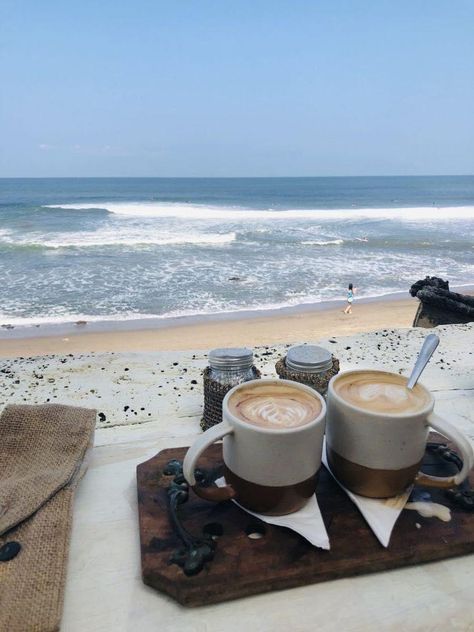 Pretty Coffee, Coffee Heart, I Love The Beach, Royal Life, Coffee Photography, Good Morning Coffee, Coffee Cafe, Rare Photos, Coffee Love