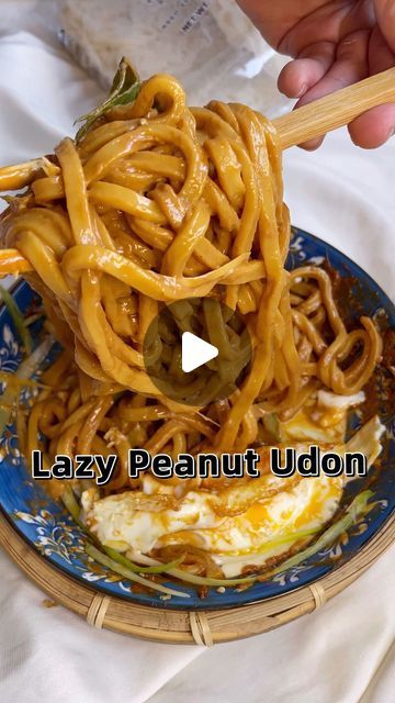 Hendri | the foodie 👨‍🍳 on Instagram: "Lazy Peanut Udon in 15 mins!! Effortlessly easy, quick and delicious . Perfect when you are hungry and lazy🙌 Ingredients: 1-2 packs of udon 2 tbsp smooth peanut butter 1 tbsp soy sauce 1 tbsp dark soy sauce 1 clove garlic 1 tsp sesame oil 1 tsp ground white pepper 2-3 tbsp water from boiling noodle Toppings: julienned scallions, sesame seeds and sunny side up Enjoy!!🫶 #peanutbutter #peanutnoodles #noodle #easyrecipes #quickrecipes #recipeideas #asmrfood #udon" Udon Noodles Peanut Sauce, Peanut Udon Noodle Recipe, Udon Peanut Noodles, Undo Noodles Recipes Easy, Noodle Toppings, Peanut Udon Noodles, Korean Udon, Peanut Udon, Sesame Peanut Noodles