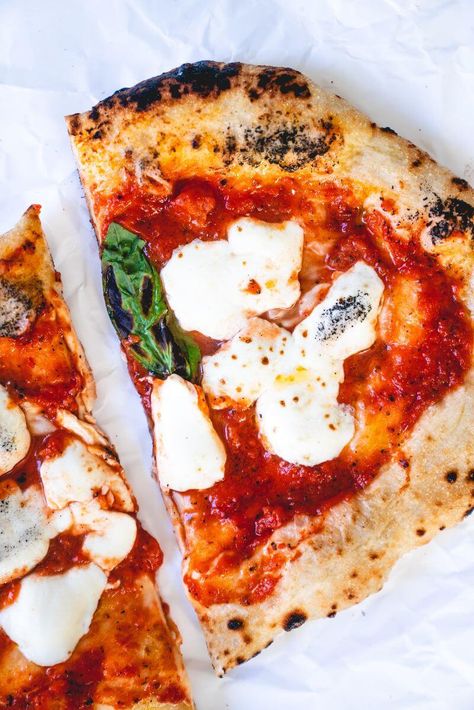 Looking for a Neapolitan pizza recipe? Inspired by the best pizza in Naples Italy, here's a recipe for simple Neapolitan style pizza you can make at home. #pizza #neapolitan #recipe #healthy #mealprep #italian #pizzarecipe #perfectpizza Pizza In Naples, Neapolitan Pizza Dough Recipe, Neapolitanische Pizza, Spinach Pizza, Authentic Italian Pizza, Pizza Roll, Neapolitan Pizza, Couple Cooking, Perfect Pizza