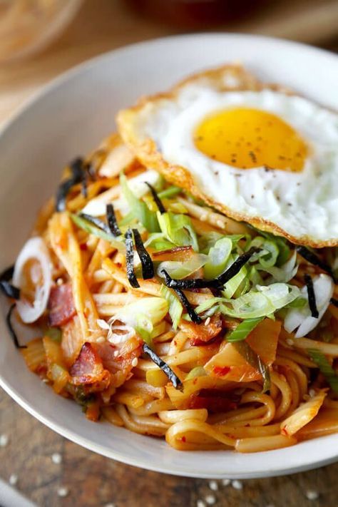 Kimchi-udon-Stir-Fry-2OPTM Udon Kimchi, Rp Recipes, Kimchi Udon, Udon Stir Fry, Delicious Entrees, Udon Recipe, Korean Pork, Easy Stir Fry Recipes, International Dishes