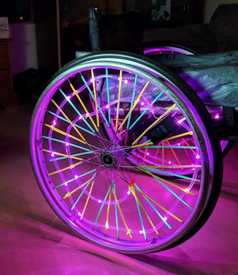 Wheelchair Spoke Covers, How To Decorate A Wheelchair, Cool Wheelchair Design, Cane User Aesthetic, Wheel Chair Aesthetic, Decorate Wheelchair Ideas, Aesthetic Wheelchair, Cool Wheelchairs, Cute Wheelchair Accessories