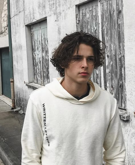 insta: ben_sturbelle Middle Part Hairstyles, Mens Hairstyles Thick Hair, Wavy Hair Men, Boys With Curly Hair, Boys Long Hairstyles, 90s Hairstyles, Corte De Cabelo Masculino, Middle Part, Curly Hair Men