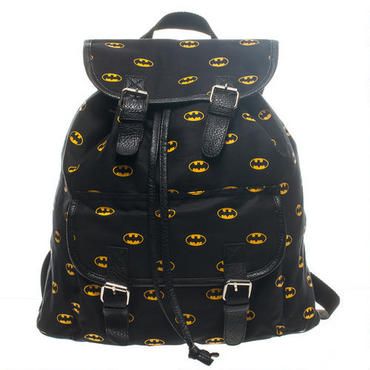 This Batman backpack features an allover print of bat logos and is the perfect place to carry your gear for school, or while strolling the streets of Gotham City. Batman Backpack, Batman Collectibles, Batman Outfits, Sweater Storage, Batman Toys, Nerd Fashion, Space Outfit, Valentines Coupons, Marvel Vs Dc