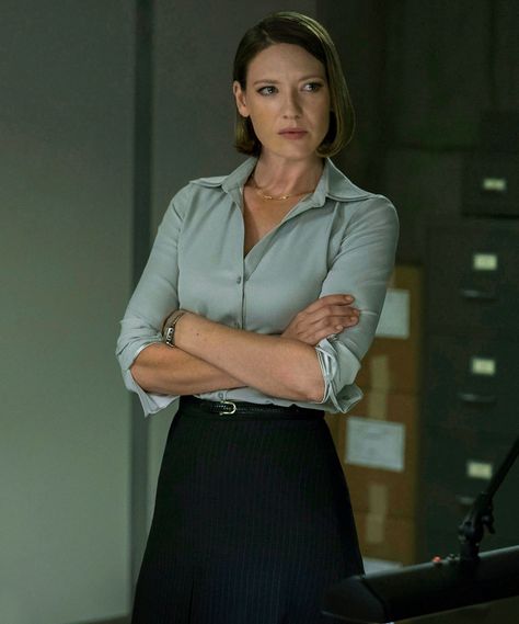 Mindhunter Modeled This Character On A Female Psychologist & Living Legend #refinery29 http://www.refinery29.com/2017/10/176664/mindhunter-character-wendy-based-on-real-person#slide-1 Mind Hunter, Blonde Actors, Wendy Carr, Olivia Dunham, Anna Torv, New Netflix, Men’s Health, Living Legends, Best Outfits