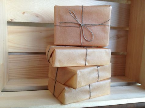 Handmade soap packaging using brown paper (or bag) and twine. Product Sample Packaging Ideas, Wrapping Brown Paper, Farm Packaging, Soaps Packaging, Soap Packaging Diy, Soap Packaging Ideas, Handmade Soap Packaging, Soap Packaging Design, Soap Display