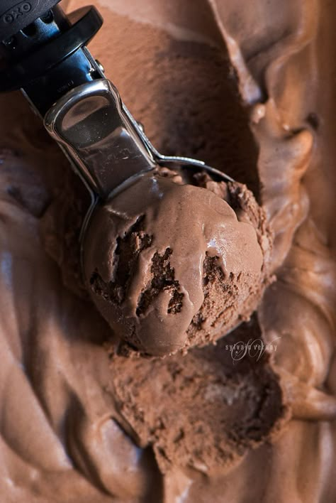 Helado cremoso de chocolate y canela - Gourmétier Ice Cream World, Homemade Ice Cream Recipes Machine, Ice Cream Recipes Machine, Homemade Ice Cream Recipes, Ice Cream Popsicles, Happy Foods, Chocolate Caramel, Homemade Ice, Homemade Ice Cream