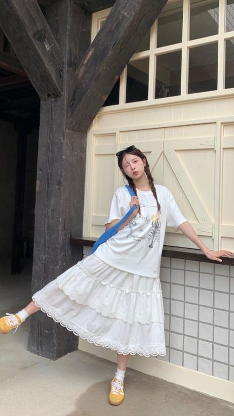 Korea Summer Fashion, Uniqlo Dress, White Skirt Outfits, Modest Girly Outfits, Scandi Fashion, Dress Over Pants, Korea Dress, White Long Skirt, Everyday Fashion Outfits