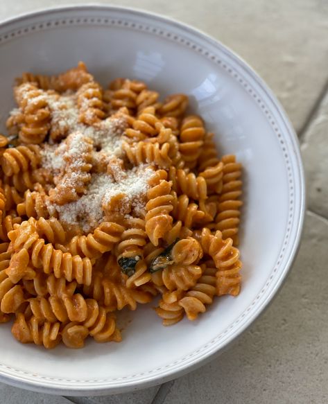 Recipe Remake: Jon And Vinny’s Spicy Fusilli Alla Vodka – EatingNYC John And Vinny Spicy Fusilli, Jon And Vinny Pasta Recipe, Jon And Vinny, Fusilli Pasta Recipe, Pink Vodka, Spicy Pasta, Vodka Pasta, Alla Vodka, Fusilli Pasta