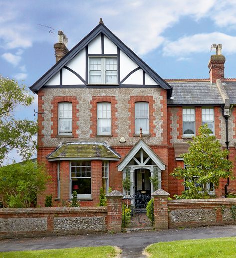 Victorian House Uk, Victorian Era House, English Style House, Period Home, Period Living, Edwardian House, Period Property, Bohemian House, Victorian Architecture