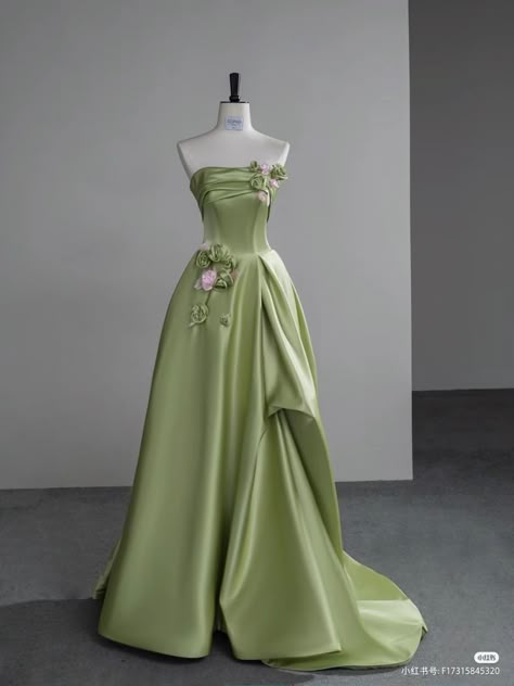 Green Tiana Dress, Green Dress Aesthetic Royal, Green Princess Dress For Dress-up, Tiana Prom Dress, Green Quence Dress, Green Proncess Dress, Luxury Green Floor-length Quinceanera Dress, Black Tulle Prom Dress, Green Long Prom Dress