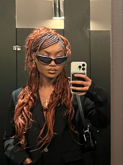 Young black woman with medium brown skin wearing a black blazer with black sunglasses taking a picture with her phone in the mirror. She has ginger colored braid with loose curls on the ends. French Curls Braids Claw Clip, Knotless Braids With Claw Clip, Braids With Claw Clip, Claw Clip Hairstyles Braids, Curl Knotless Braids, French Curl Knotless Braids, Tobi Ojora, Ginger French Curl Braids, French Curl Knotless