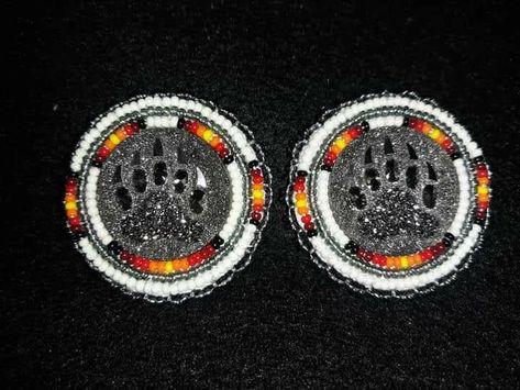 Native Beaded Earrings Round, Powwow Earrings, Cindy Lu, Cab Earrings, Brick Stitch Pattern Earring, Indigenous Style, Beadwork Ideas, Native Earrings, Native American Beadwork Patterns