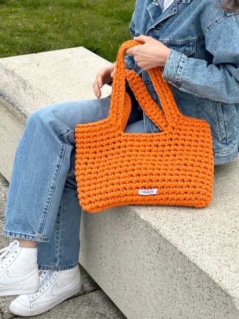 orange crochet handbag shoulder bag chunky yarn small business summer bag Crochet Bag Aesthetic, Chunky Crochet Bag, Free Crochet Bag Patterns, Small Crochet Bag, Tshirt Yarn, Dream Bag, Photography Bags, Free Crochet Bag, Bags Ideas