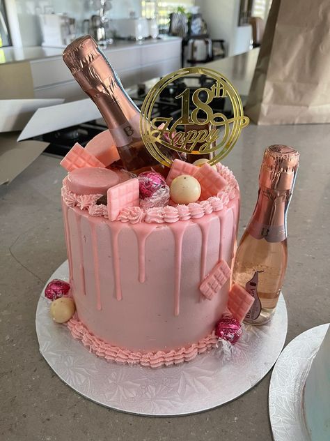 Champagne cake 18th Birthday Cake Champagne, Champagne Cakes Birthday, Cake With Champagne Bottle, Champagne Cake Design, Birthday Cake Champagne, Champagne Birthday Cake, Chandon Rose, Unicorn Hot Chocolate, 18th Cake