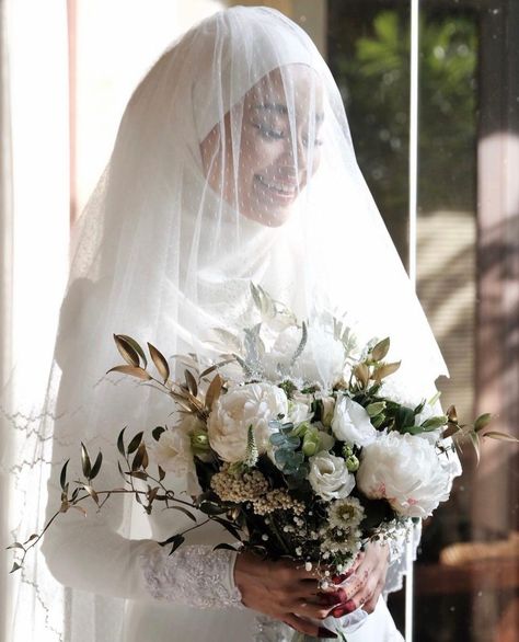 Malaysian Hijab, Melayu Wedding, Malay Wedding Dress, Muslim Wedding Hijab, Muslim Wedding Photos, Wedding Hijab Styles, Muslimah Wedding Dress, Muslimah Wedding, Muslim Brides