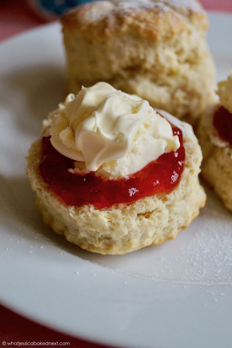 British Scones Recipe, Homemade Hobnobs, English Scones Recipe, Soda Bread Muffins, Fluffy Scones, Irish Soda Bread Muffins, Afternoon Tea Scones, Basic Scones, British Scones