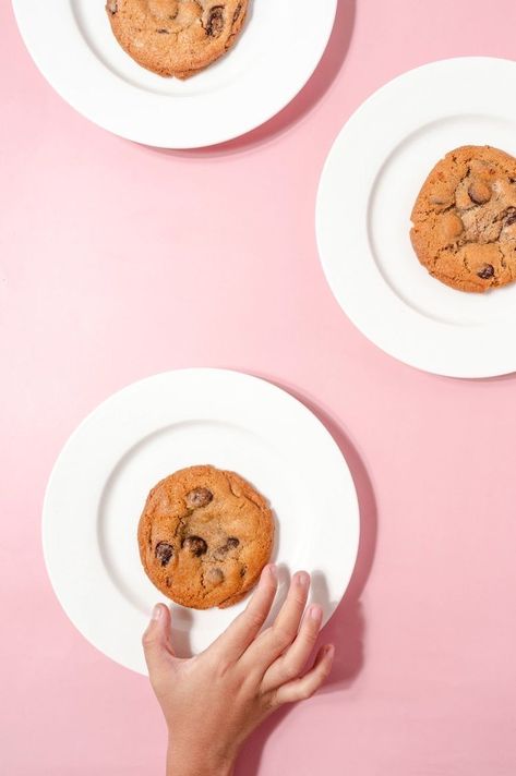 Cookie Photography Colorful, Cookie Photography Styling Minimalist, Cookie Sale Poster, Instagram Cookie Posts, Cookie Pictures Ideas, Cookie Photoshoot Ideas, Cookies Instagram Feed, Cookie Photography Ideas, Cookie Product Photography