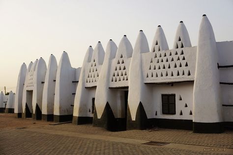 palace of the wa naa of wala, Ghana. Ghana Landscape, Larabanga Mosque, Ghana Architecture, Evocative Art, African Civilization, Modern African Decor, Tropical Modernism, African Architecture, Moorish Architecture