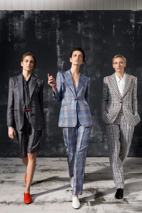 https://www.vogue.com/fashion-shows/pre-fall-2019/giorgio-armani/slideshow/collection Models Walking, Fashion Trend Report, Vogue Germany, Business Outfit, 가을 패션, Fashion Show Collection, Inspiration Mode, Fashion 2020, Mode Inspiration