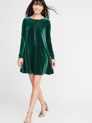 3 Ways To Style A Velvet Dress For The Holidays - Chasing Cinderella Navy Velvet Dress, Velveteen Dress, Party Dress Inspiration, Velvet Dress Short, Velvet Dress Designs, Green Velvet Dress, New Years Dress, Holiday Dress, Velvet Tops