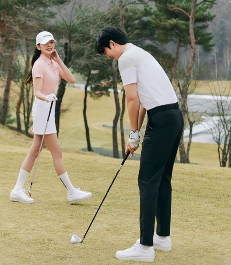 Get ready for Spring Gong Yoo 12.04.2022 #discoveryexpedition_kr Nia Core, Golf Couple, Sunshine Song, Couple Pose Reference, Pre Wedding Photoshoot Theme, Sama Ayang, Yearbook Photoshoot, Cute Golf Outfit, Golf Pictures