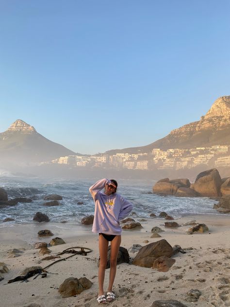 South Africa Holiday Outfits, Cape Town Outfit Ideas, Capetown South Africa Outfits, Cape Town Vacation Aesthetic, Zanzibar Pictures Ideas, Cape Tribulation, Cape Town Photo Ideas, Cape Town Photoshoot, Cape Town Aesthetic