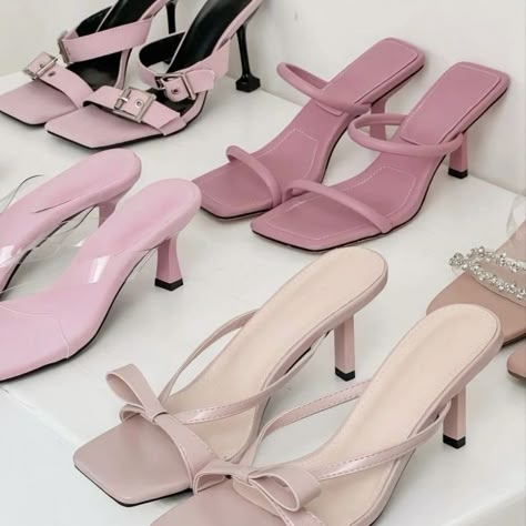 Salto Alto Aesthetic, Pink Heels Aesthetic, Coquette Sandals, Pink Sandals Outfit, Aesthetic Footwear, Weird Shoes, Pretty Heels, Dr Shoes, Psychology Student